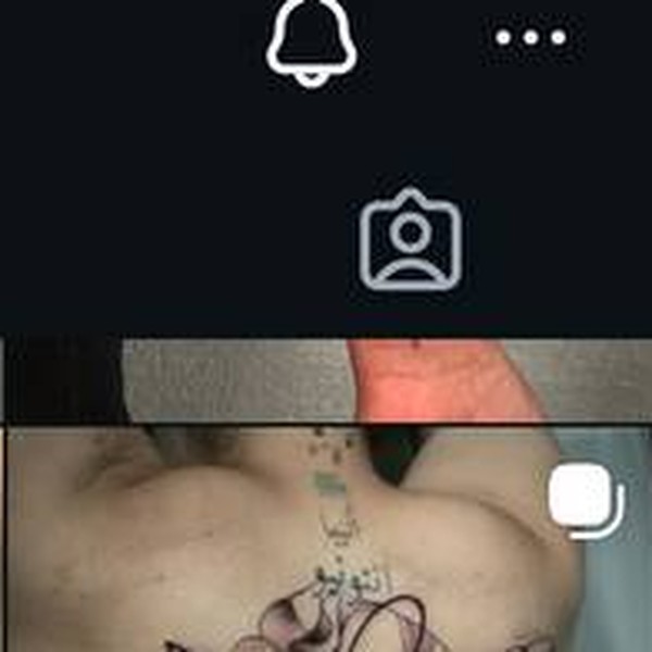 Tatuaje floral en pecho