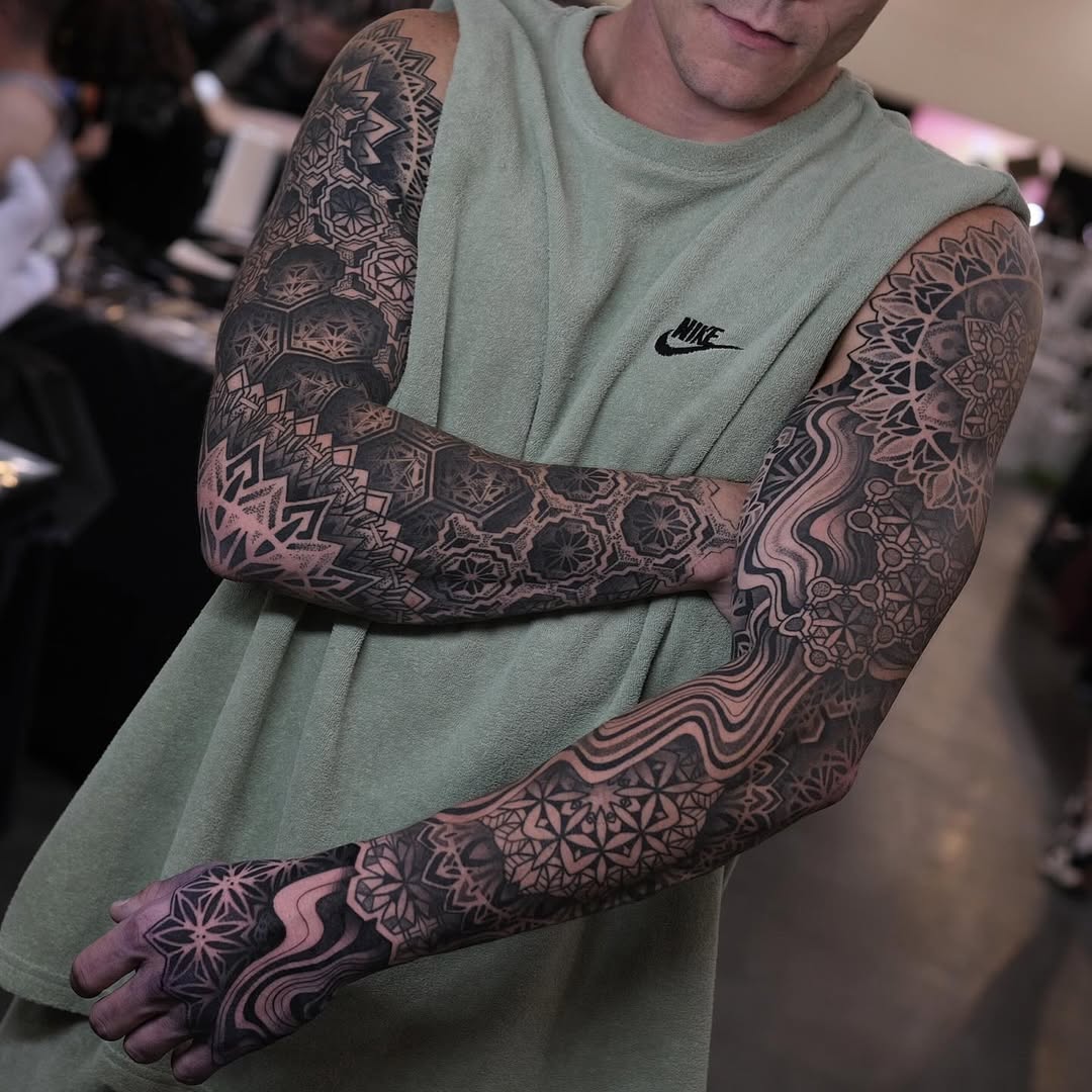 Geometric tattoo by Raul Wesche