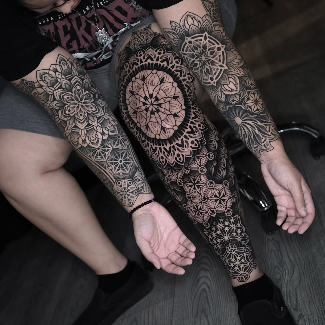 Geometric tattoo by Raul Wesche