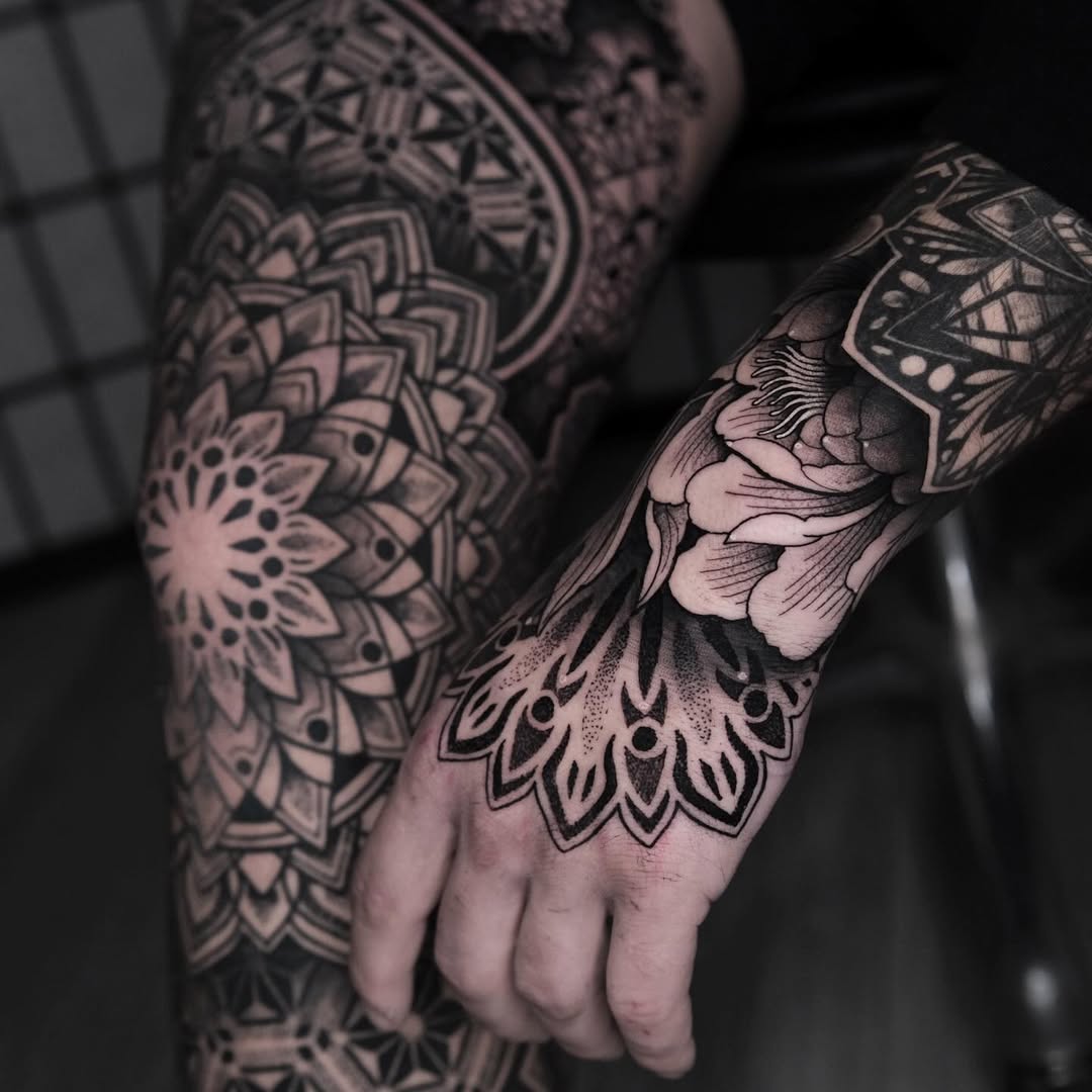 Geometric tattoo by Raul Wesche